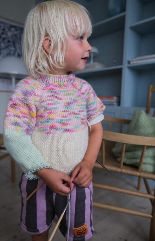 strikkeoppskrift engel ganer barn ovenfra og ned raglan