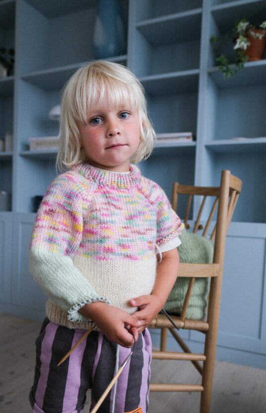 strikkeoppskrift engel ganer barn ovenfra og ned raglan