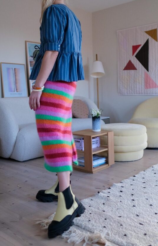 strikkeoppskrift skjørt dame med striper