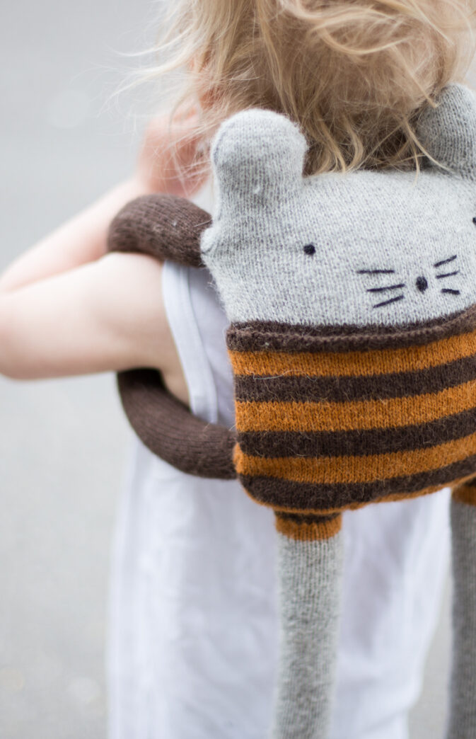 Backpack knitted toy knitting pattern