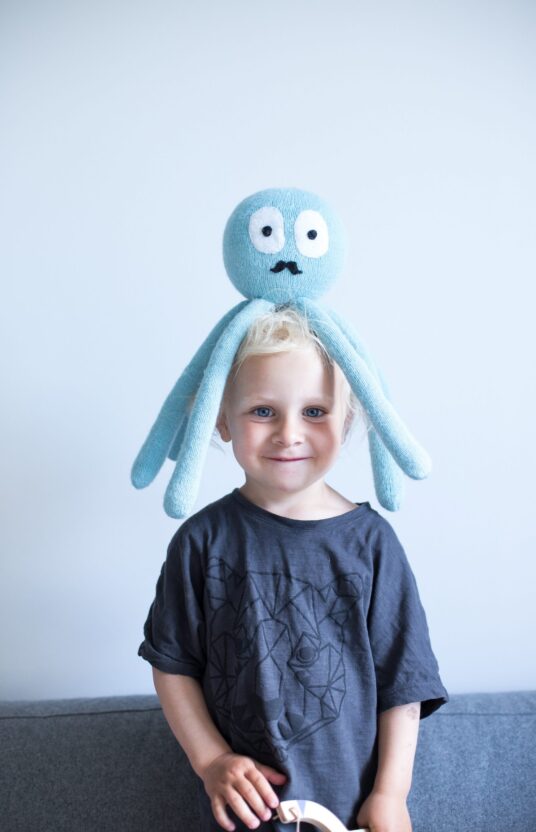 kniited octopus toy