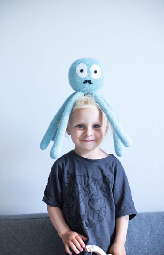 kniited octopus toy
