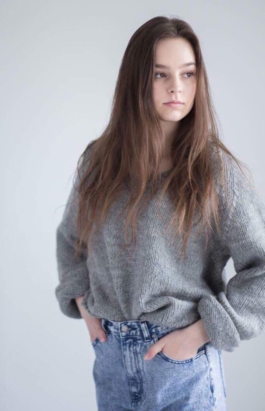 knitting pattern womens v neck sweater