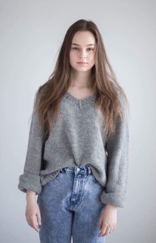 knitting pattern womens v neck sweater