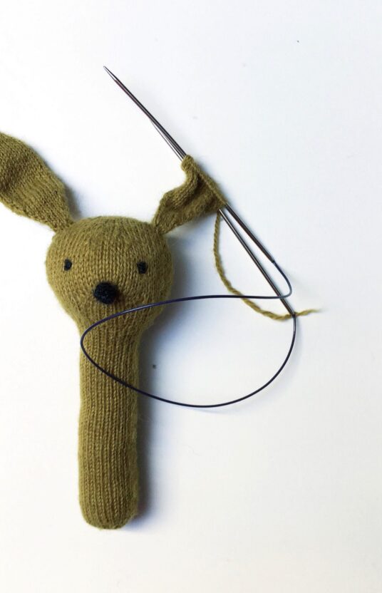 Cute and fun knit for newborns and babies. Perfect soft toy friend. Wonderful as a gift or for your little one.   You need polyester stuffing, under one ball of yarn (about 30 grs) and a rattle soundmaker (available online and in hobby shops). n