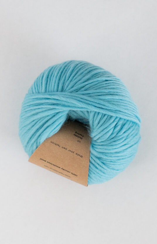 Hip wool blue yarn