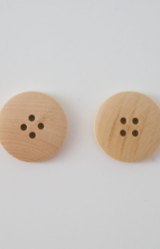 wood button natural knitting