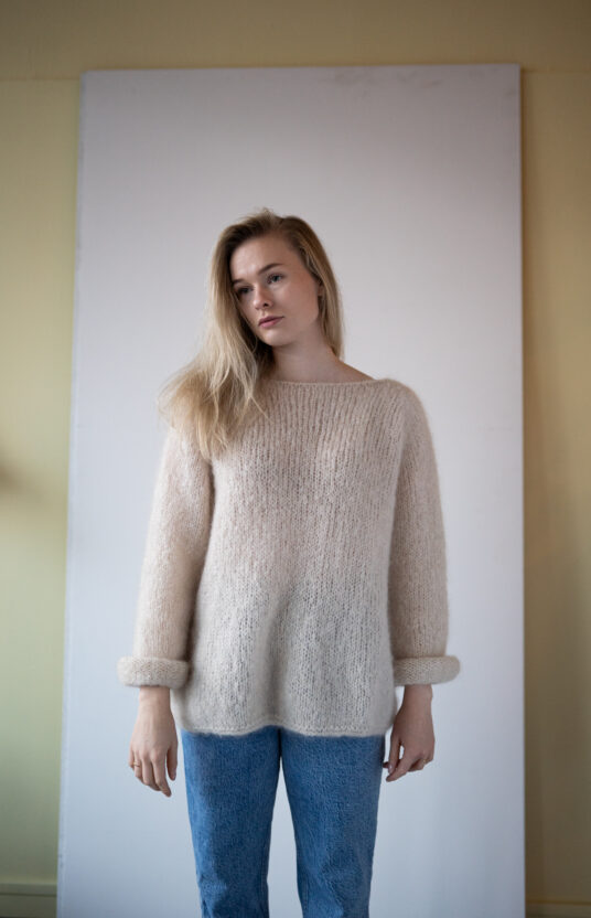 Mila Fluff genser ensfarget garnpakke