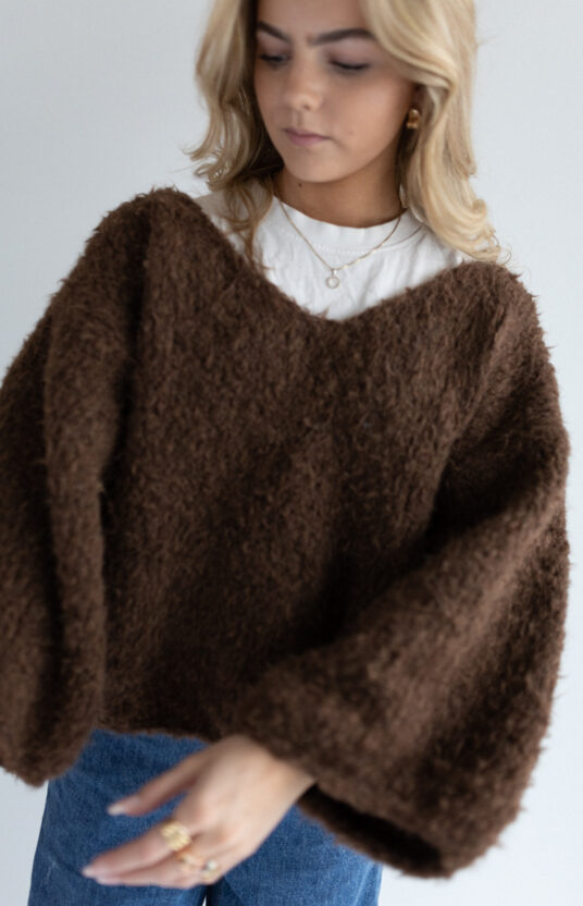 strikkeoppskrift genser dame v-hals fluffy wild garn