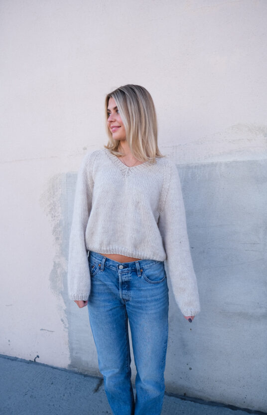 strikkeoppskrift basic genser med v-hals i ull dame mønster genser hip wool