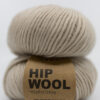 Lys beige garn tykt ullgarn Hip Wool kremfarget ull nettbutikk strikk og garn